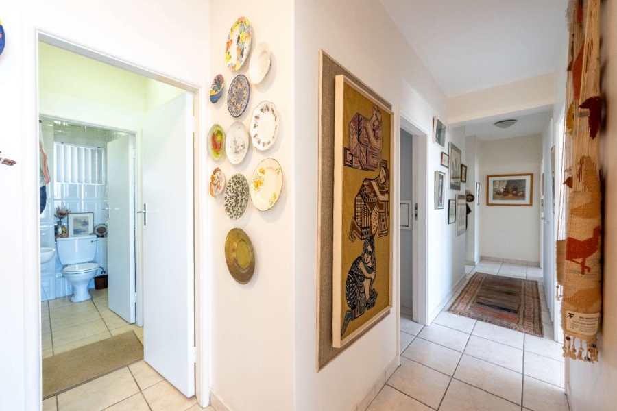 2 Bedroom Property for Sale in Sea Point Western Cape